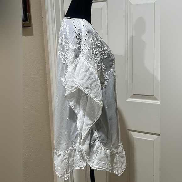 JOHNNY WAS WHITE EMBROIDERED CUT OUT CAFTAN STYLE TOP, SIZE S - Picture 5 of 9